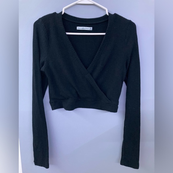 Abercrombie & Fitch Tops - Abercombie & Fitch Black Ribbed Sweater V-Neck Long Sleeve Crop Top Size Medium